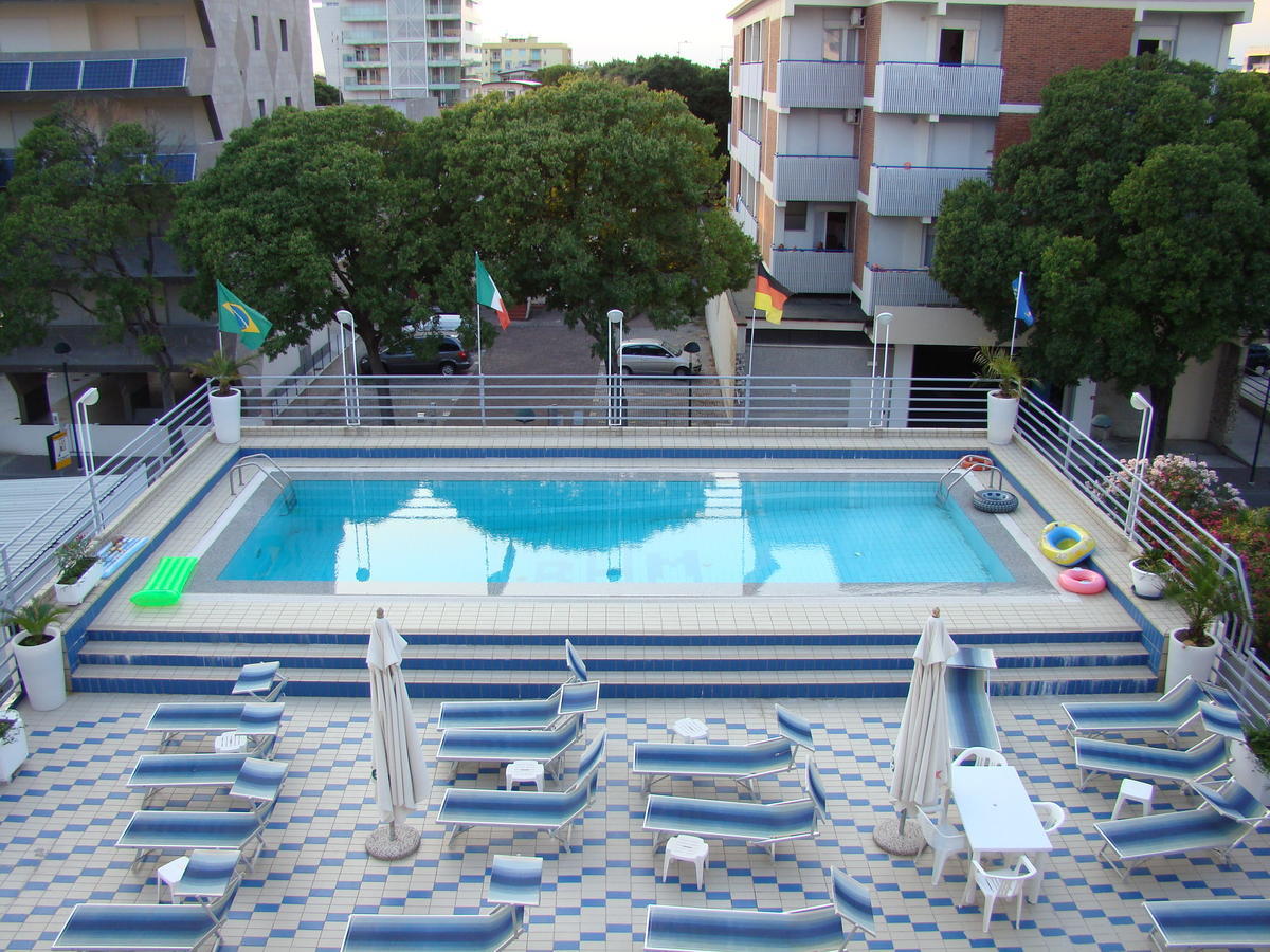 Hotel Blue Marine Lignano Sabbiadoro Exteriör bild