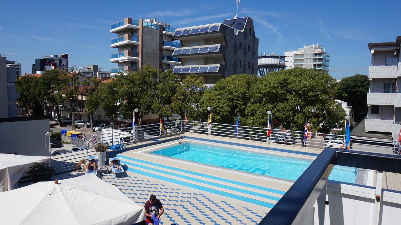 Hotel Blue Marine Lignano Sabbiadoro Exteriör bild